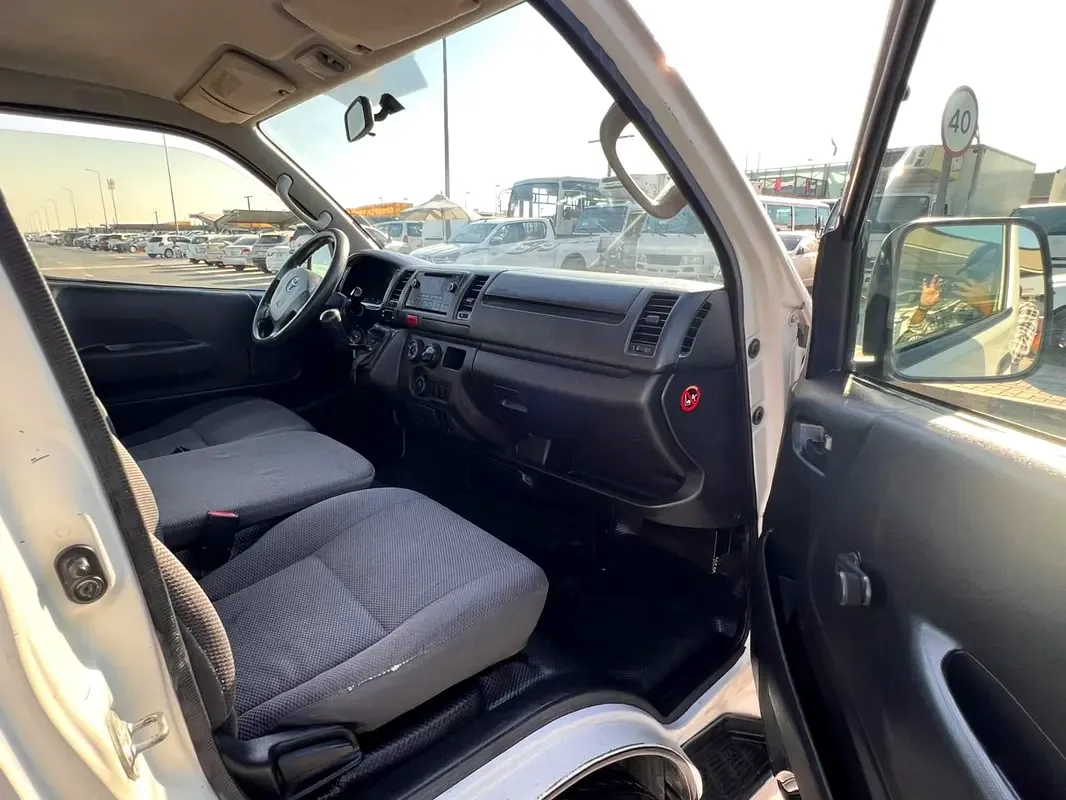 Toyota Hiace 2.7 MT (151 hp) - 8