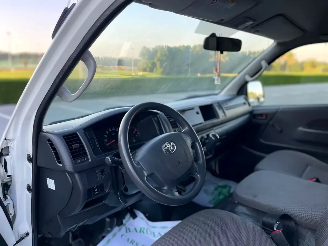 Toyota Hiace 2.7 MT (151 حصان) - 9