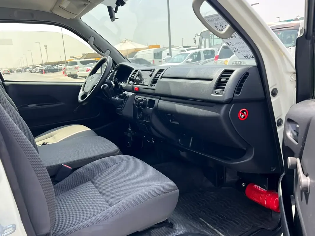 Toyota Hiace 2.7 MT (151 حصان) - 8