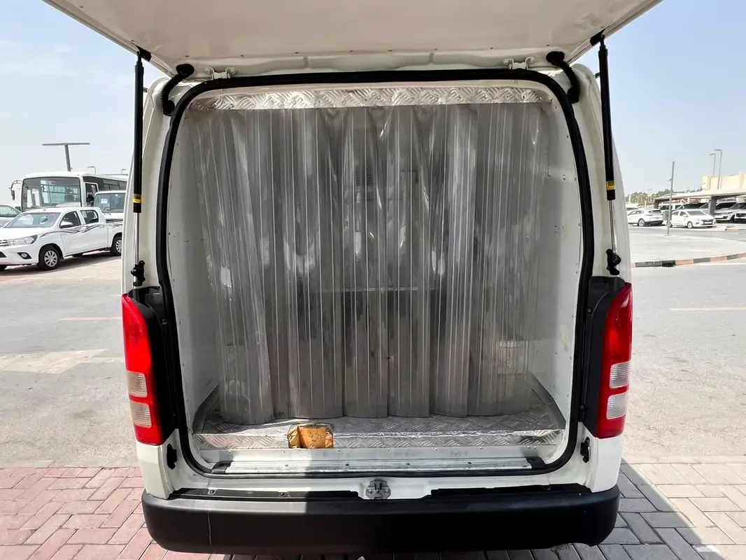 Toyota Hiace 2.7 MT (151 حصان) - 10