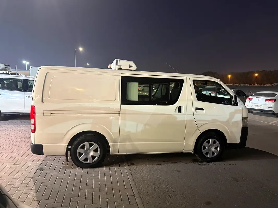 Toyota Hiace 2.7 MT (151 حصان) - 2