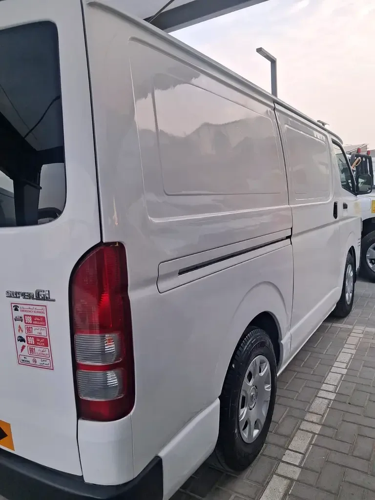 Toyota Hiace 2.7 MT (151 حصان) - 10