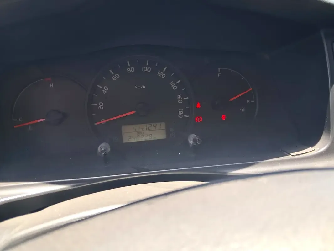 Toyota Hiace 2.7 MT (151 hp) - 4
