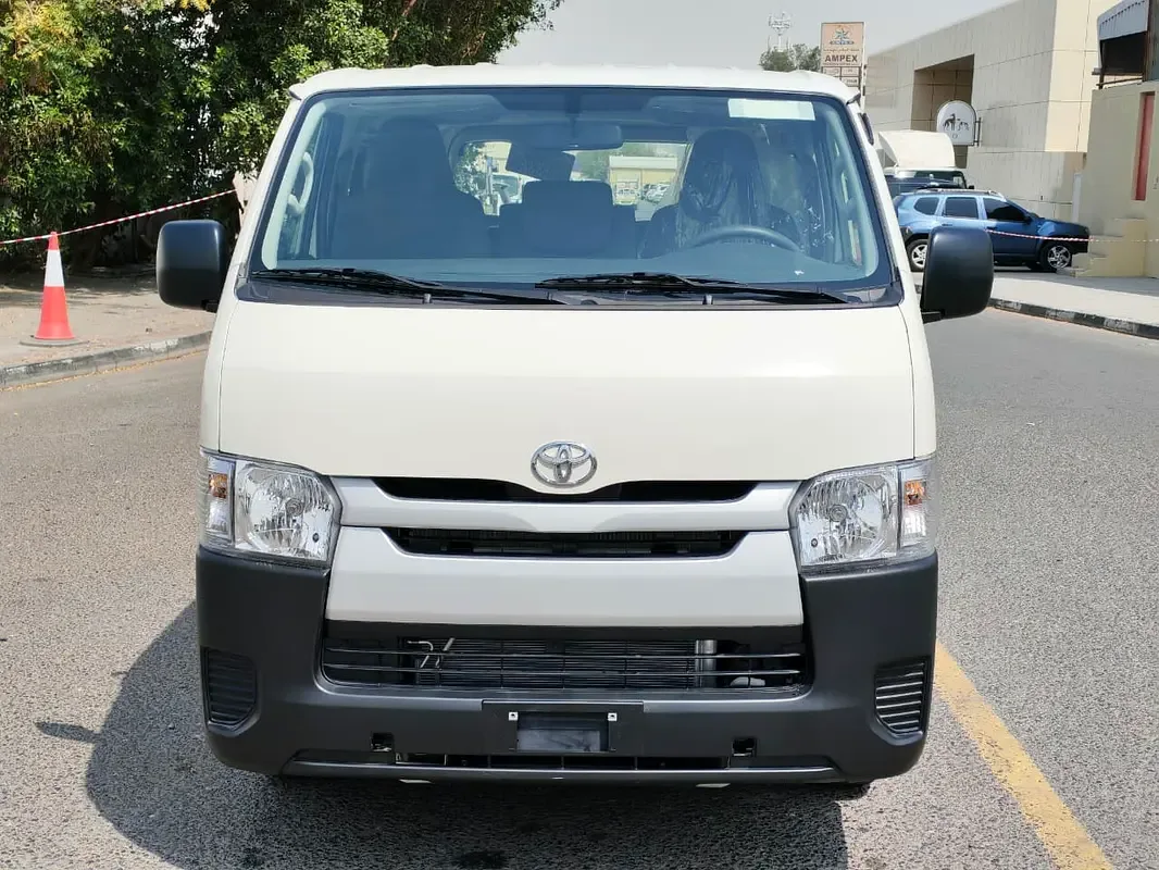 Toyota Hiace 2.7 MT (151 حصان) - 2