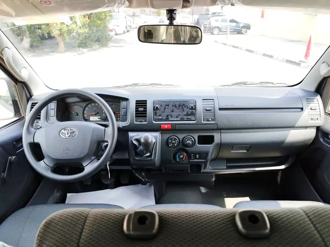 Toyota Hiace 2.7 MT (151 حصان) - 10