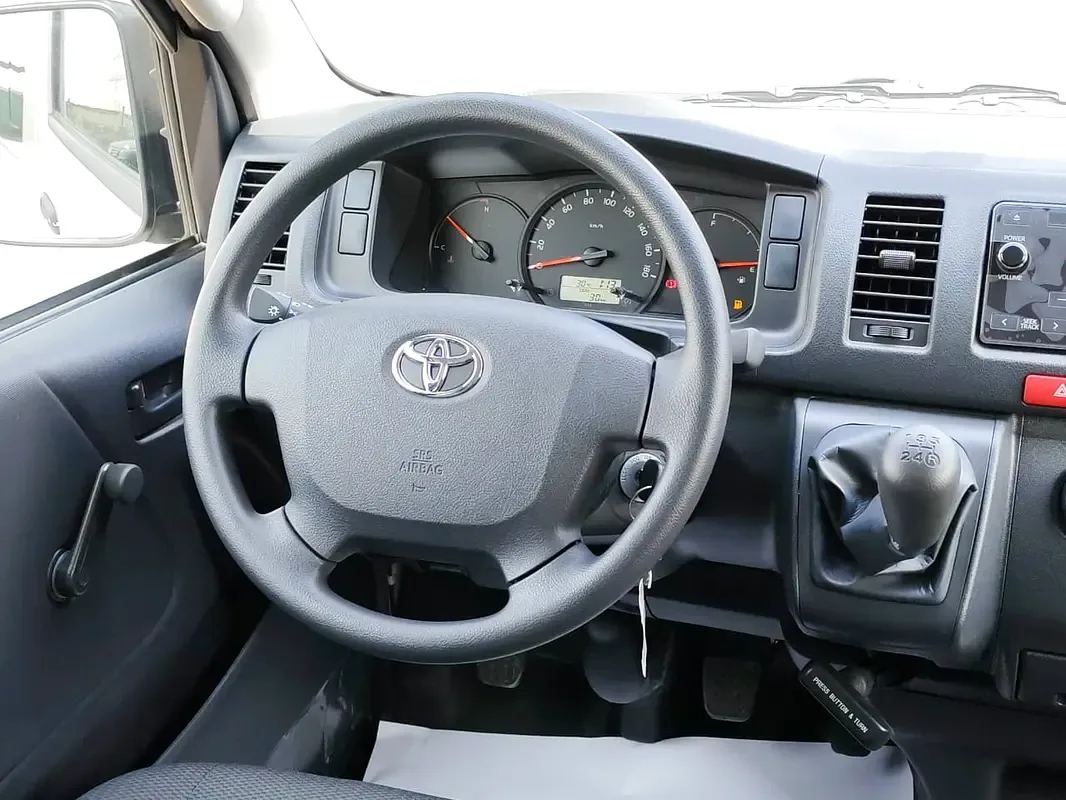 Toyota Hiace 2.7 MT (151 حصان) - 11