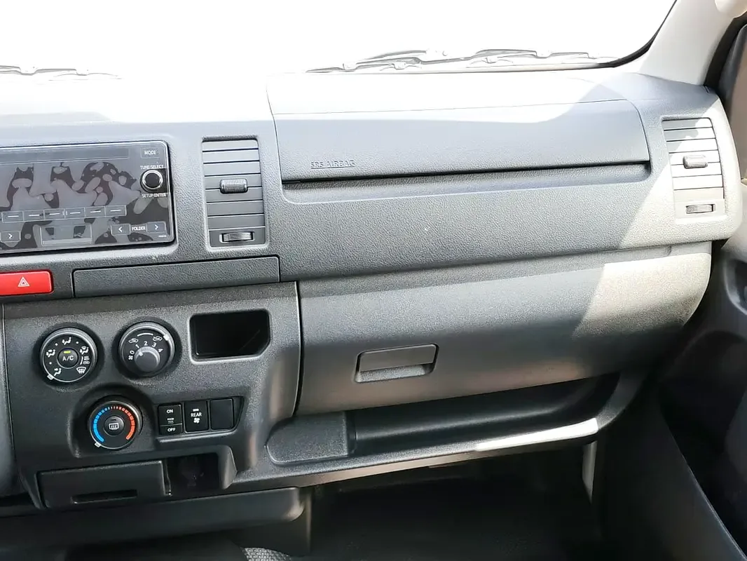 Toyota Hiace 2.7 MT (151 حصان) - 13