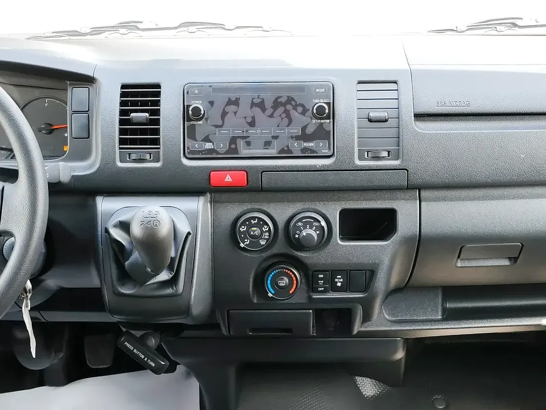 Toyota Hiace 2.7 MT (151 حصان) - 12