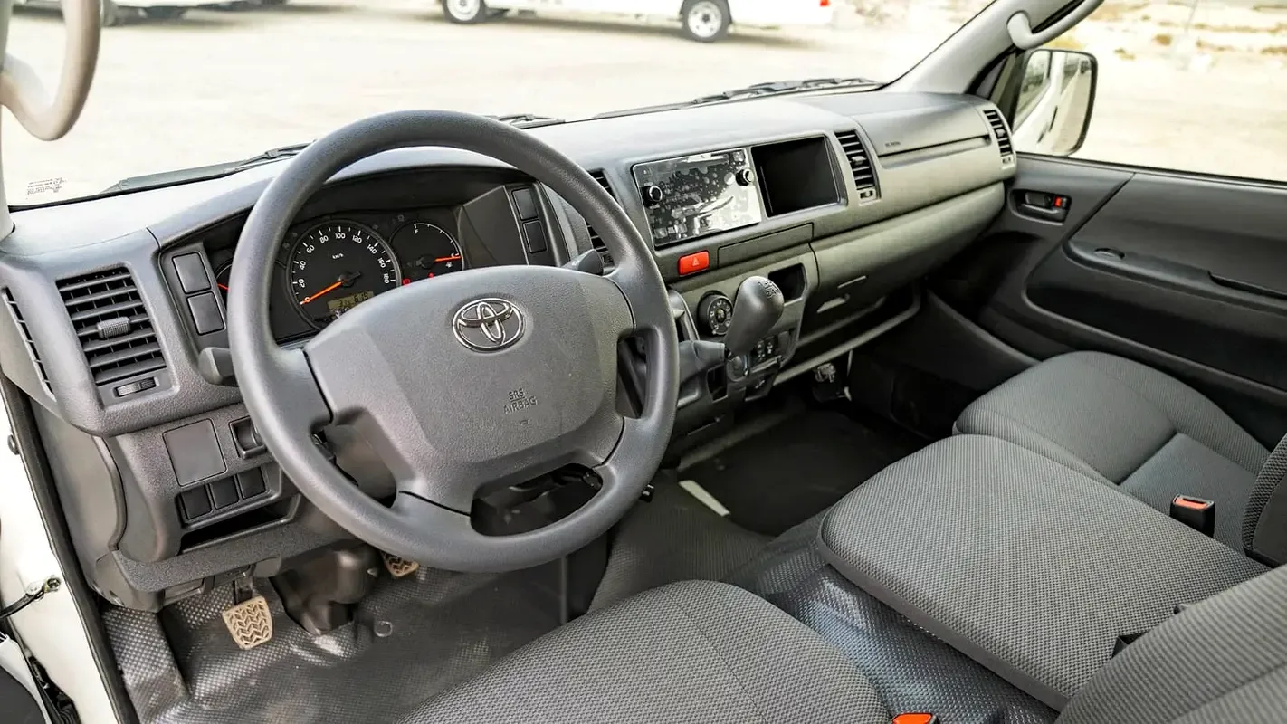 Toyota Hiace 2.7 MT (151 حصان) - 10