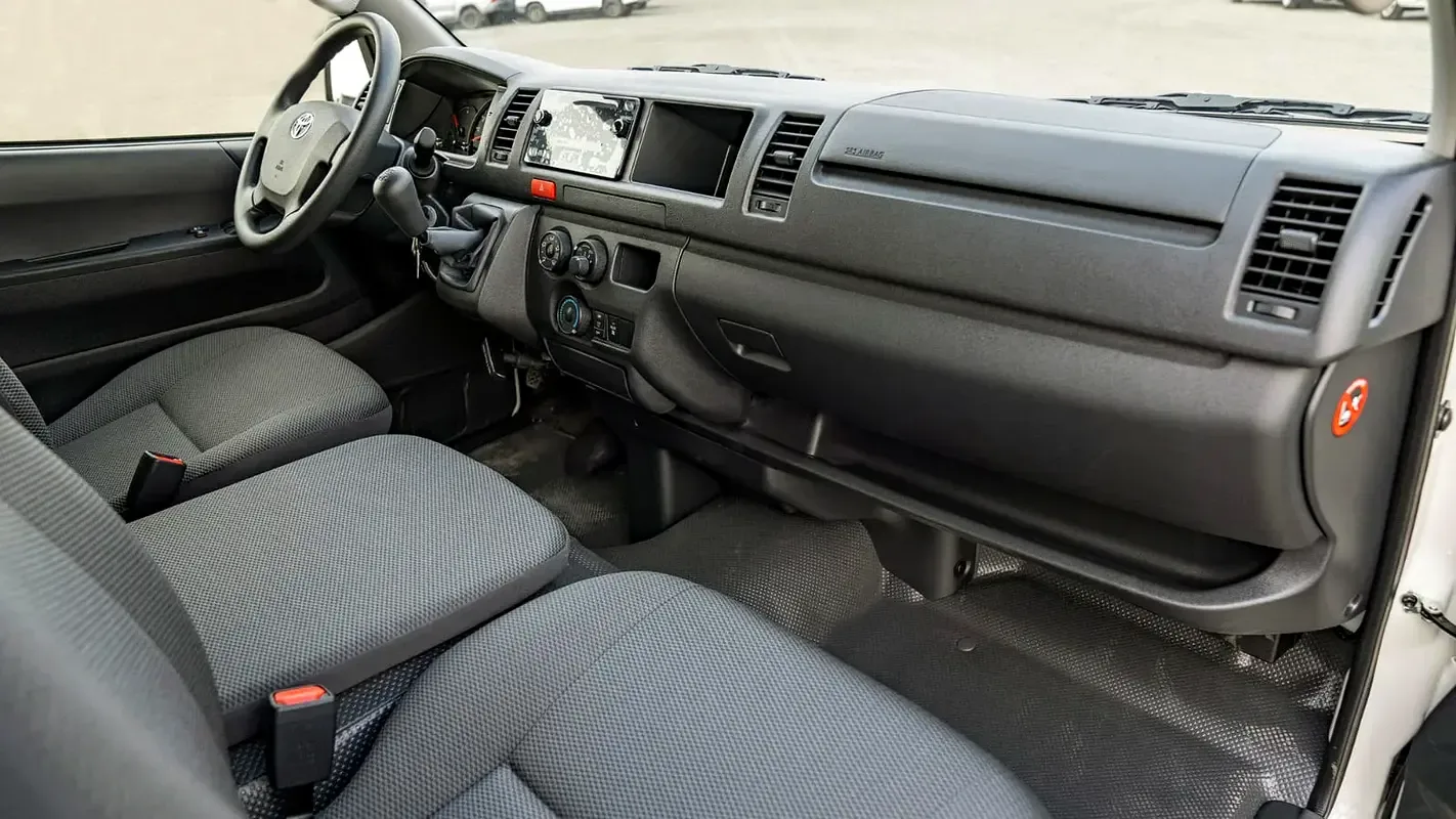 Toyota Hiace 2.7 MT (151 حصان) - 11