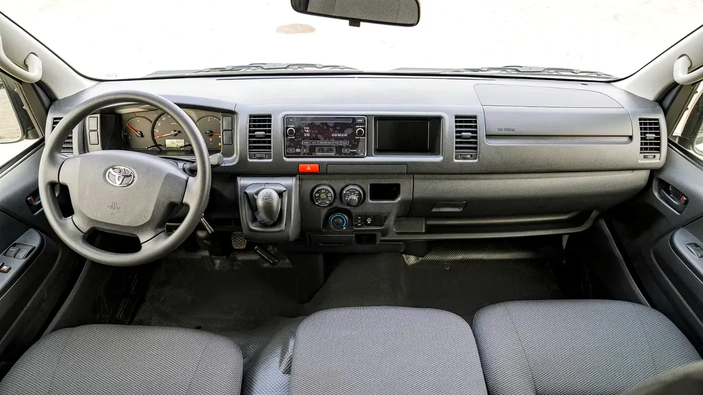 Toyota Hiace 2.7 MT (151 حصان) - 15