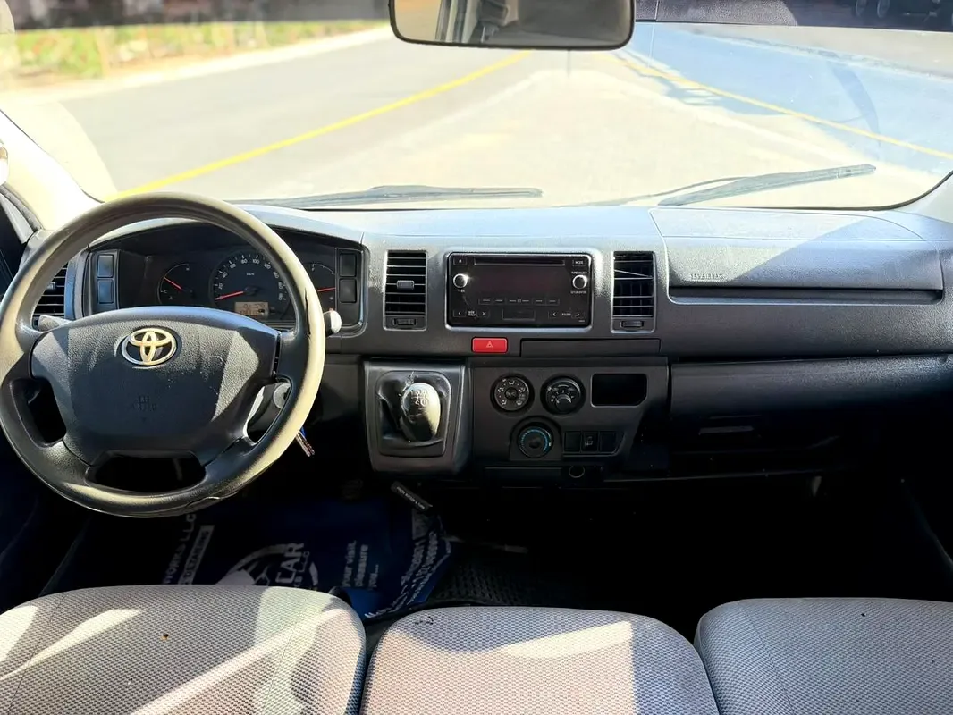 Toyota Hiace 2.7 MT (151 hp) - 2