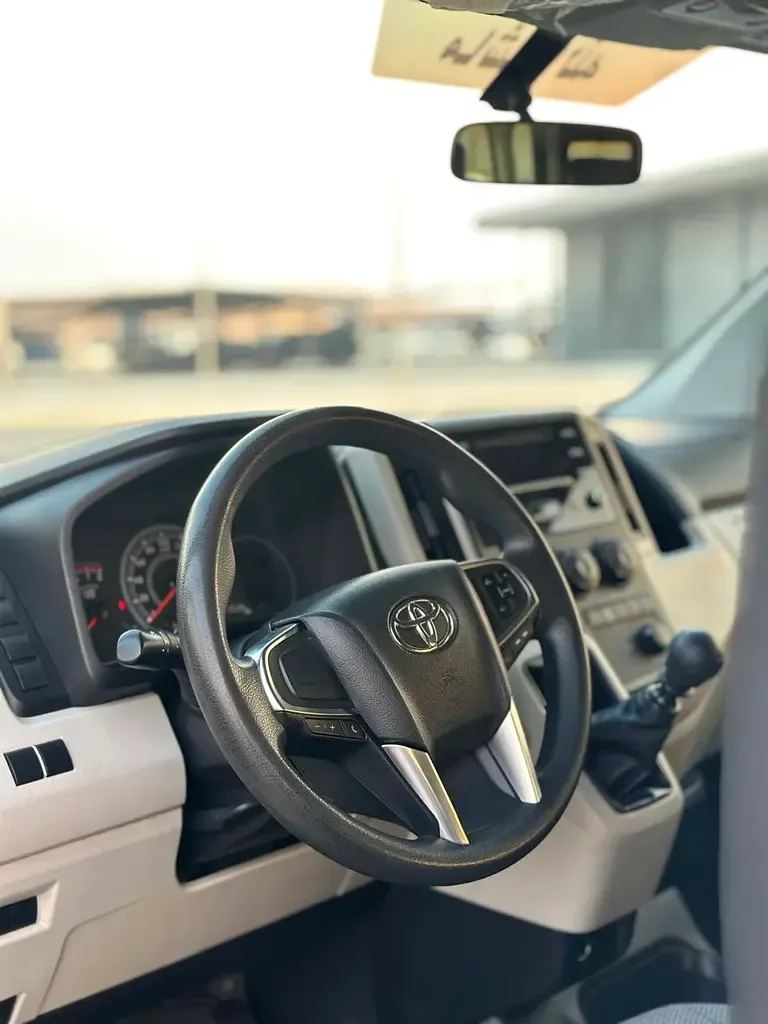 Toyota Hiace 2.7 MT (151 hp) - 8