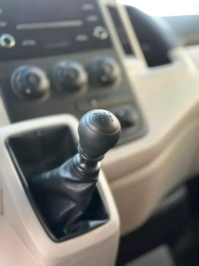 Toyota Hiace 2.7 MT (151 hp) - 11