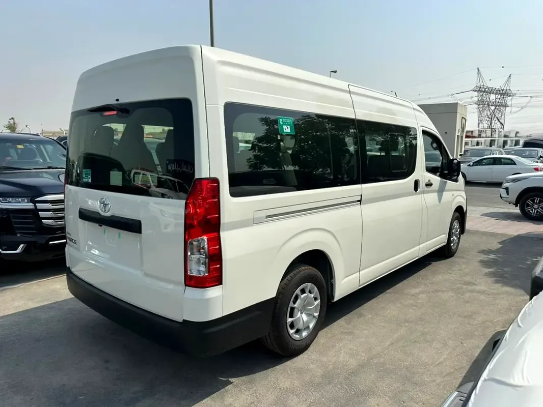 Toyota Hiace 2.8 MT (156 hp) - 4