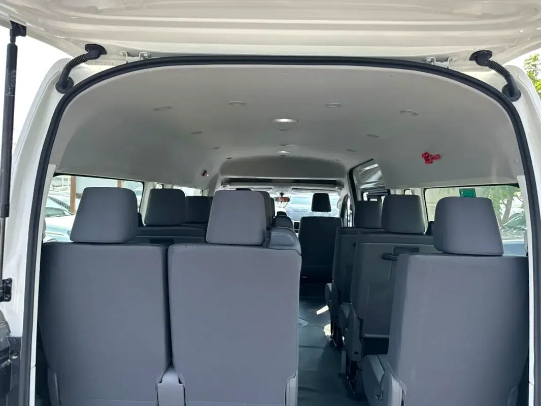 Toyota Hiace 2.8 MT (156 hp) - 9