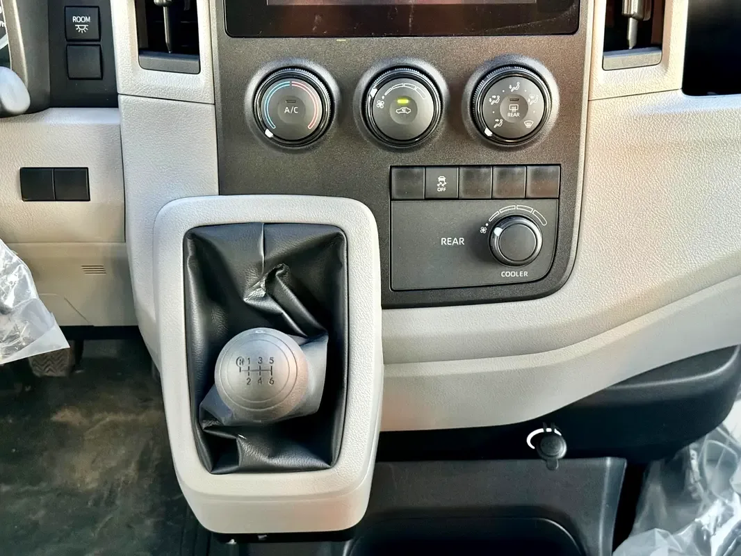 Toyota Hiace 2.8 MT (156 hp) - 8