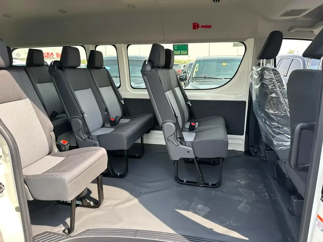 Toyota Hiace 2.8 MT (156 hp) - 13