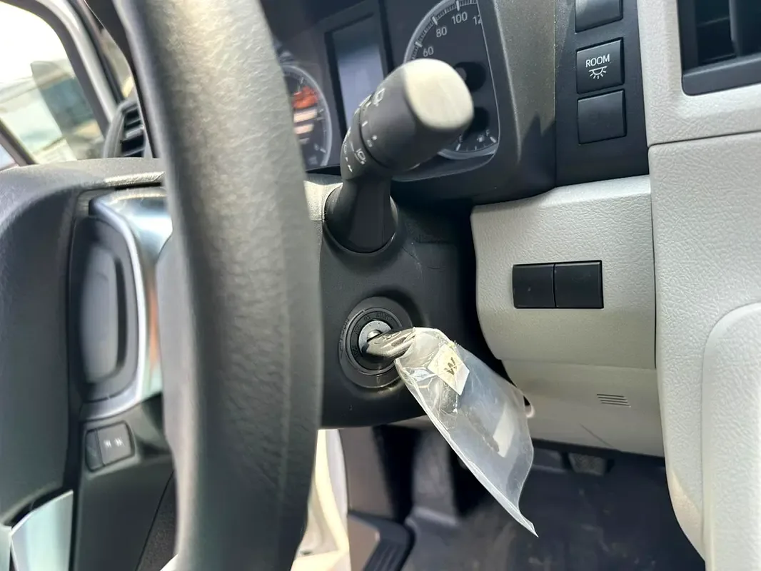 Toyota Hiace 2.8 MT (156 hp) - 14