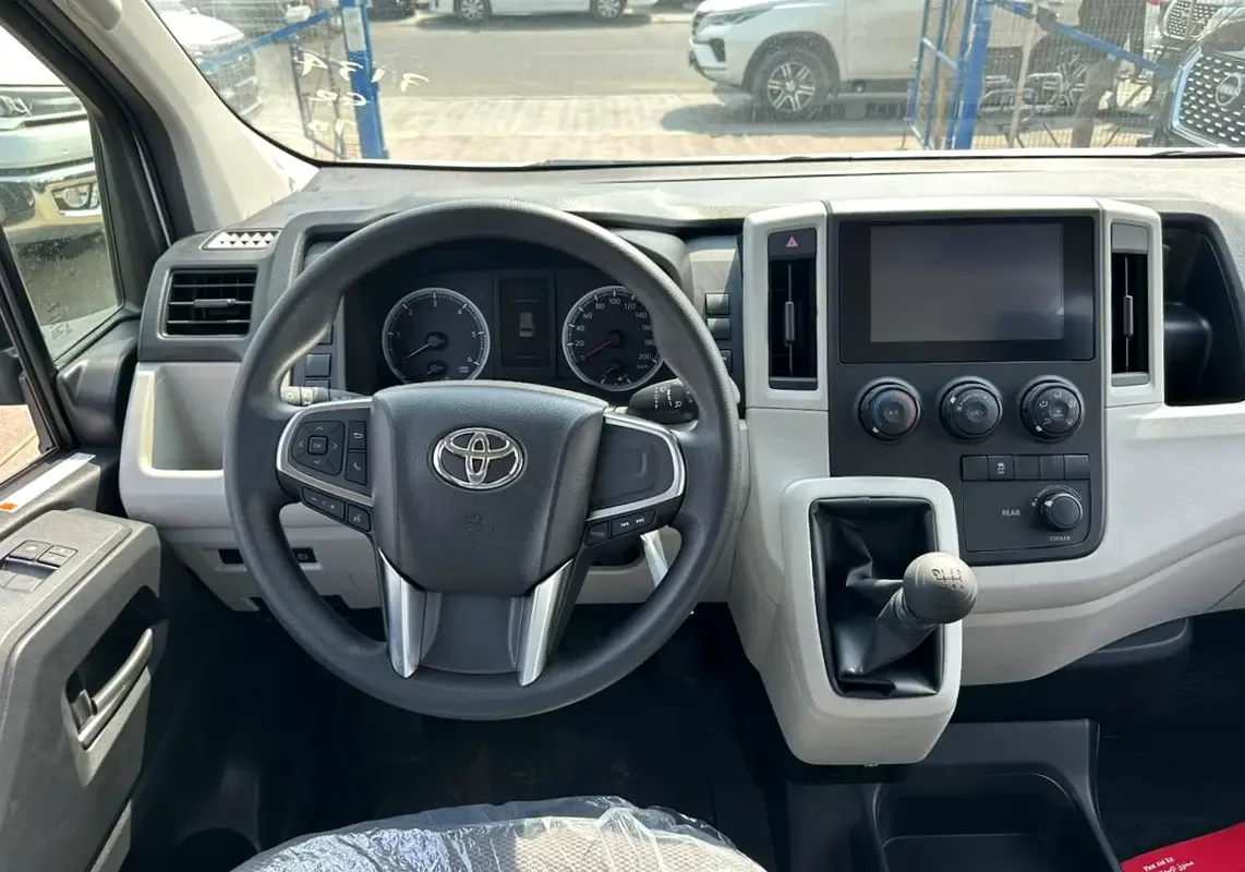 Toyota Hiace 2.8 MT (156 hp) - 12