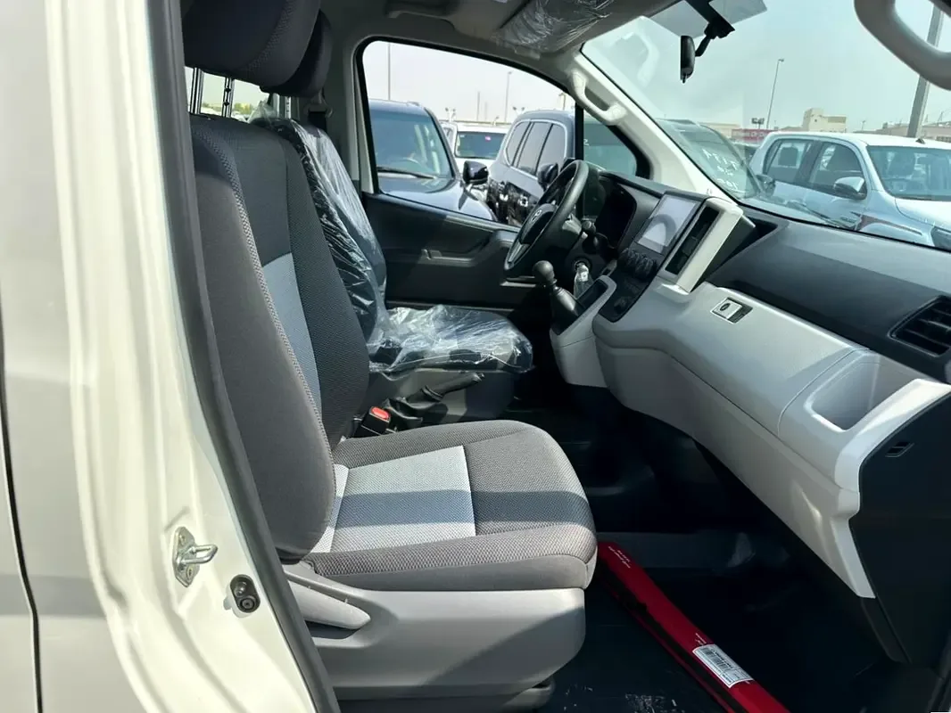 Toyota Hiace 2.8 MT (156 hp) - 16