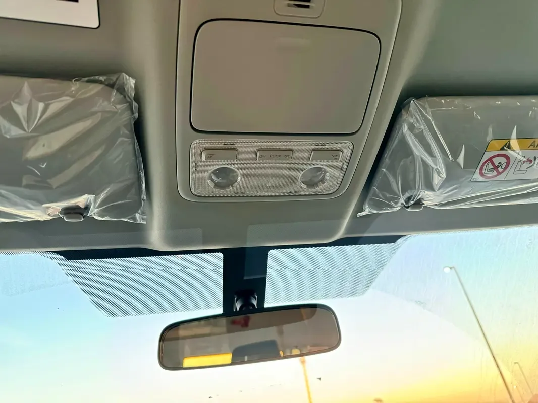 Toyota Hiace 2.8 MT (156 hp) - 18