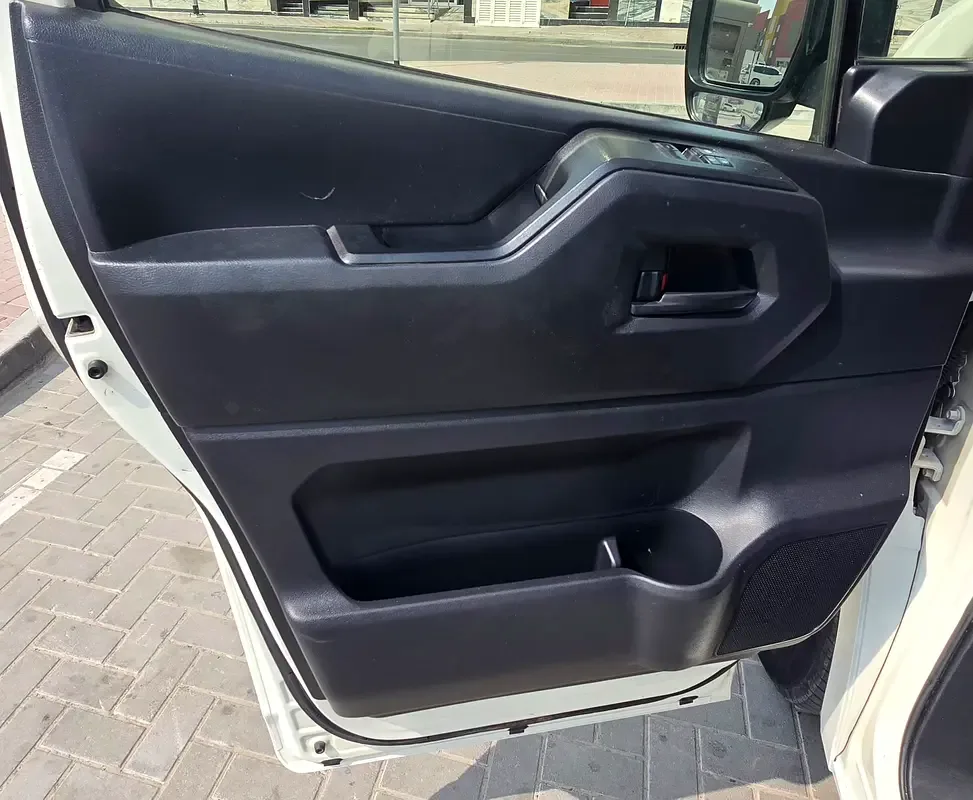 Toyota Hiace 3.0 D MT RWD (144 حصان) - 6