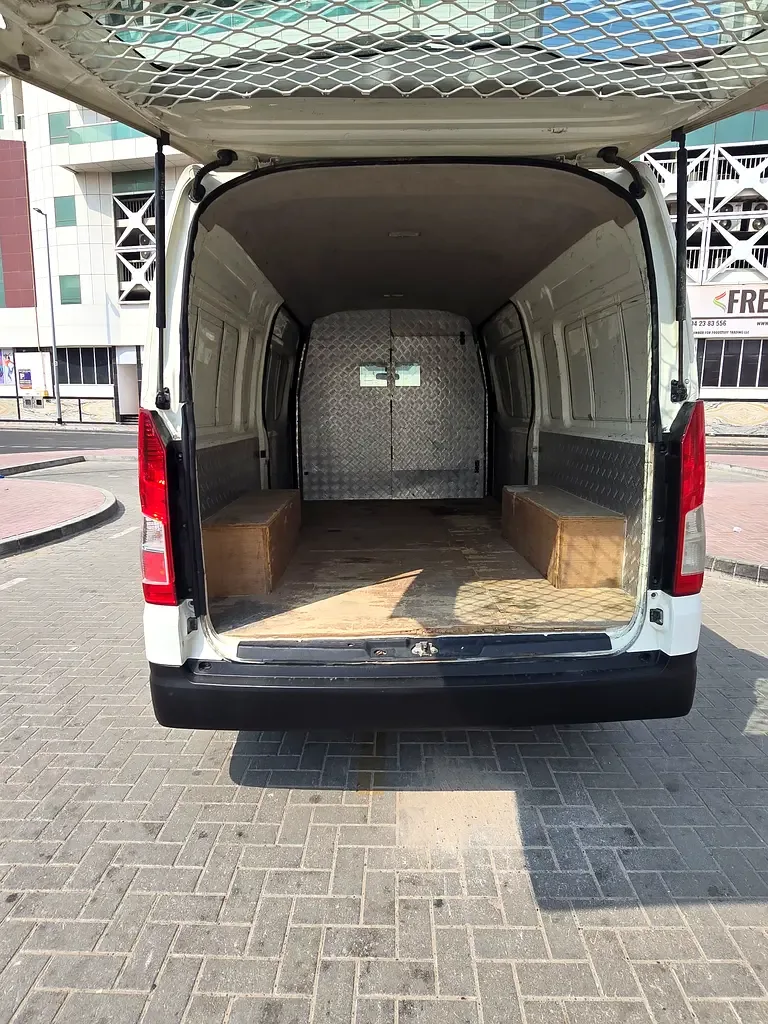 Toyota Hiace 3.0 D MT RWD (144 حصان) - 9