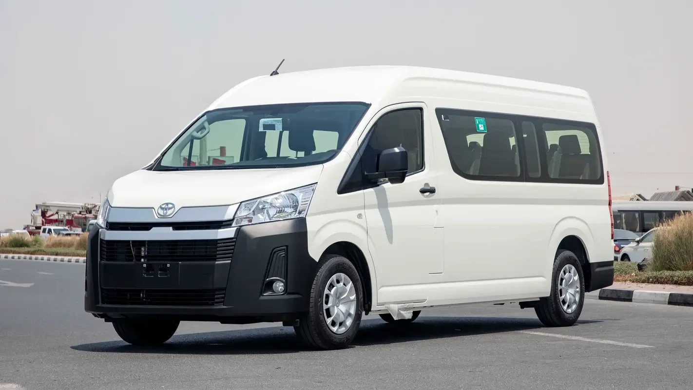 Toyota Hiace 3.5 AT (281 حصان) - 3