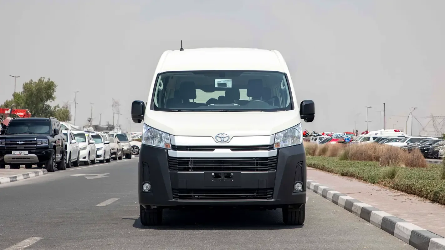 Toyota Hiace 3.5 AT (281 حصان) - 2