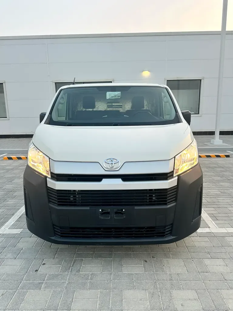 Toyota Hiace 3.5 MT (281 hp)