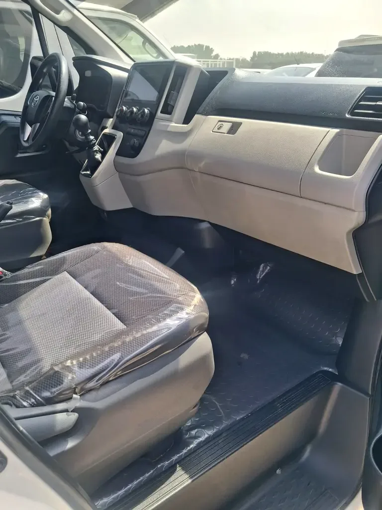 Toyota Hiace 3.5 MT (281 حصان) - 5