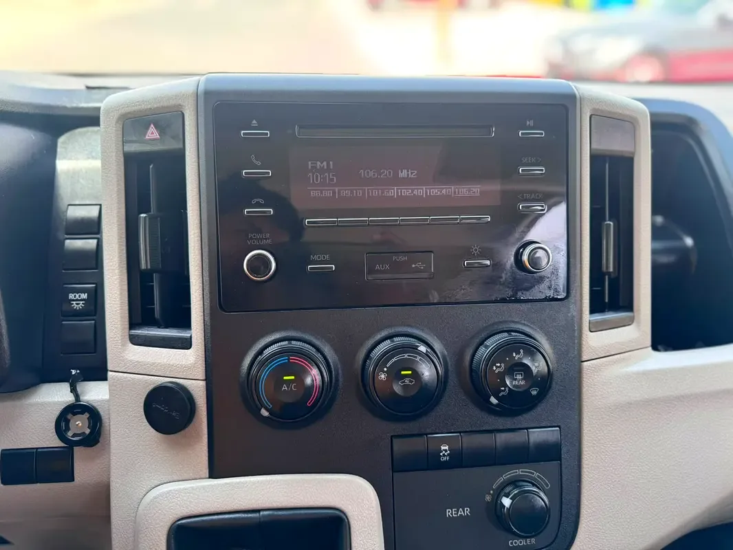 Toyota Hiace 3.5 MT (281 hp) - 13