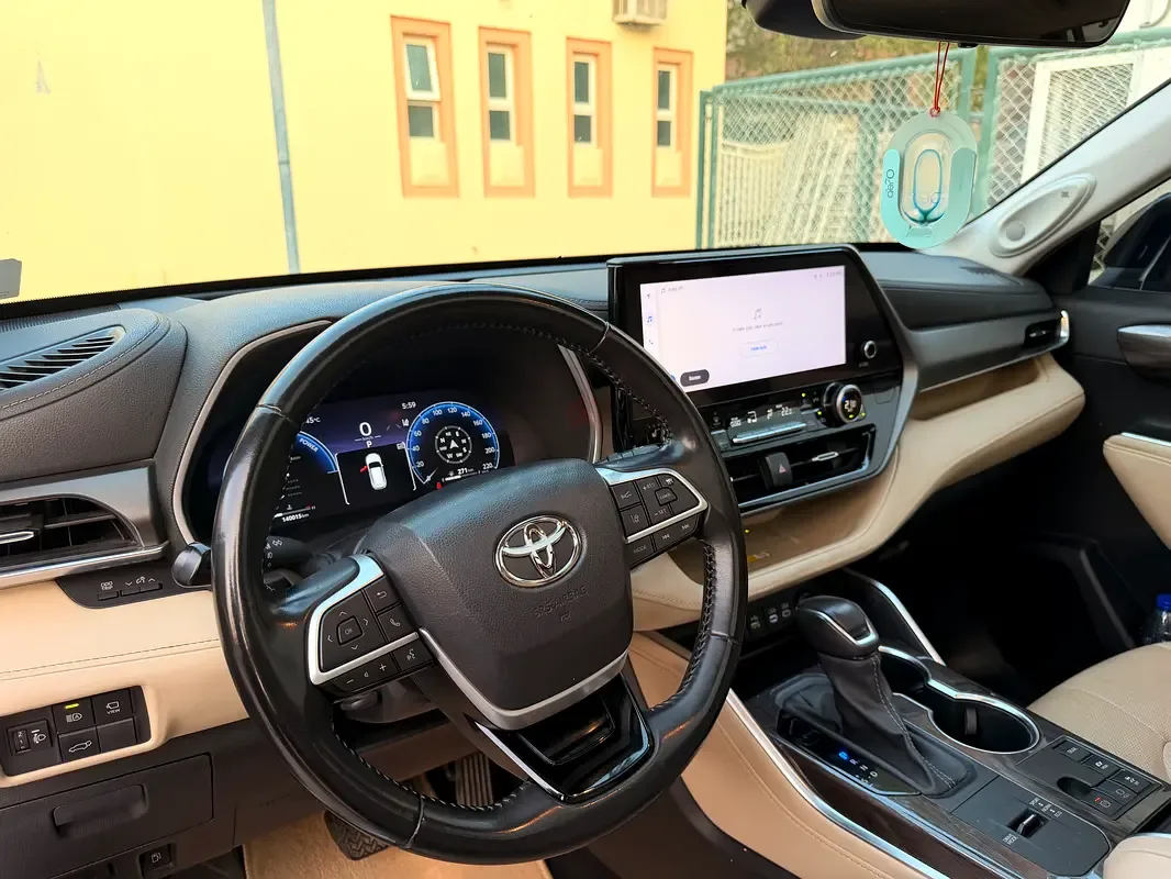 Toyota Highlander 2.5 AT 4WD (248 hp)