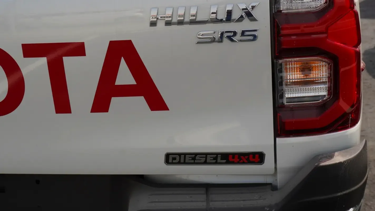Toyota Hilux 2.4 AT 4WD (150 hp) - 8