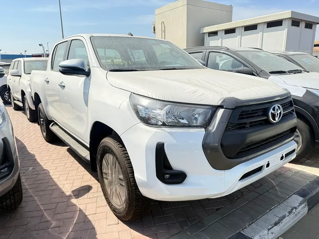 Toyota Hilux 2.4 AT 4WD (150 hp)
