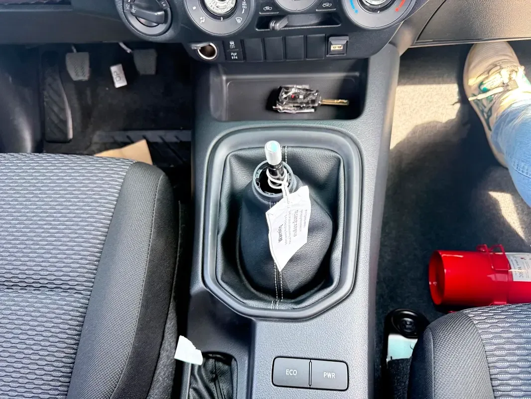 Toyota Hilux 2.4 AT 4WD (150 hp) - 6