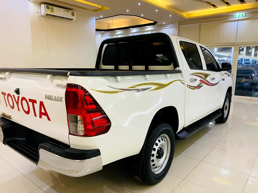 Toyota Hilux 2.4 D MT AWD (150 hp) - 9