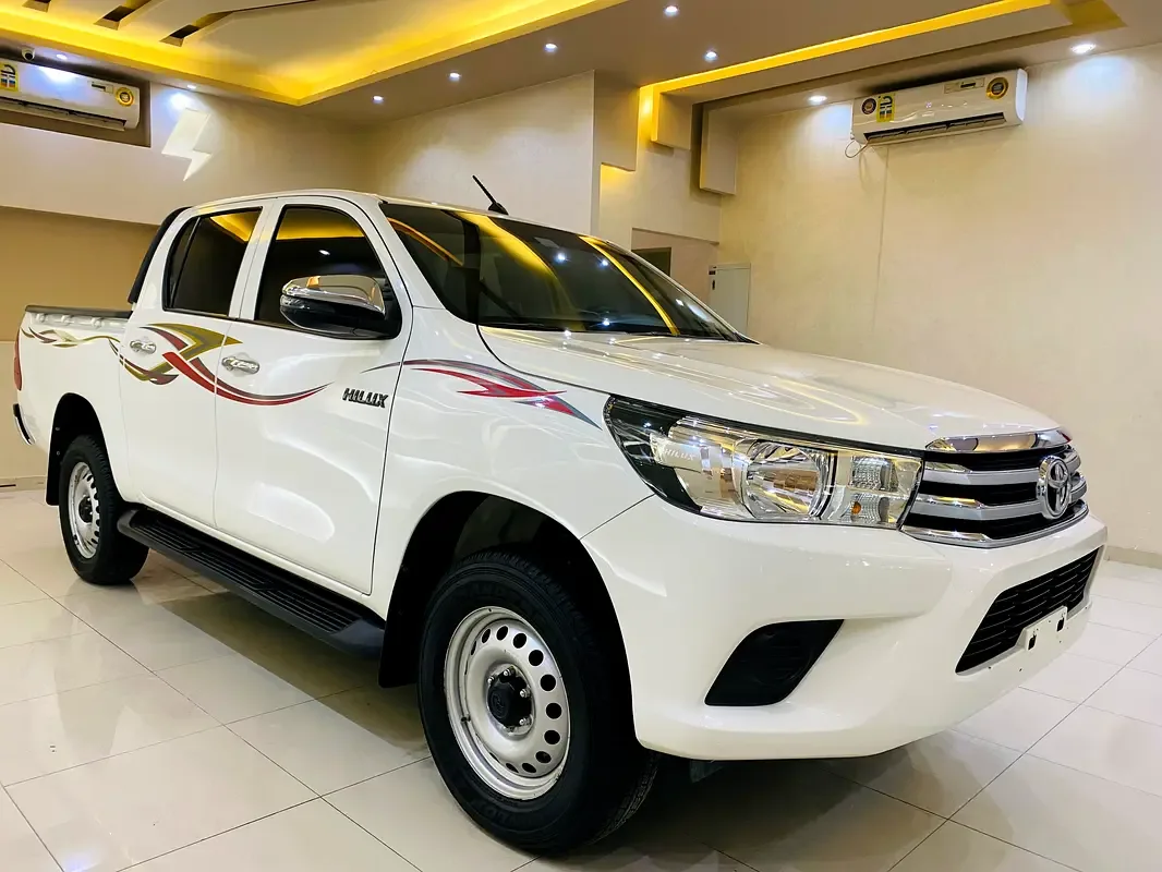 Toyota Hilux 2.4 D MT AWD (150 hp) - 12