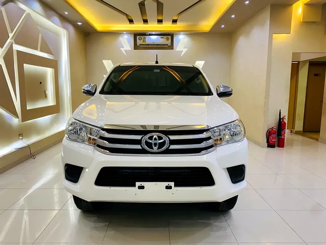 Toyota Hilux 2.4 D MT AWD (150 hp) - 11
