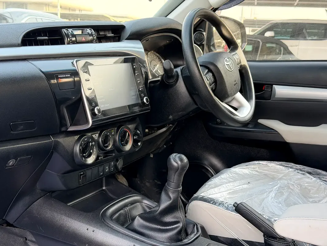 Toyota Hilux 2.4 D MT AWD (150 hp) - 11