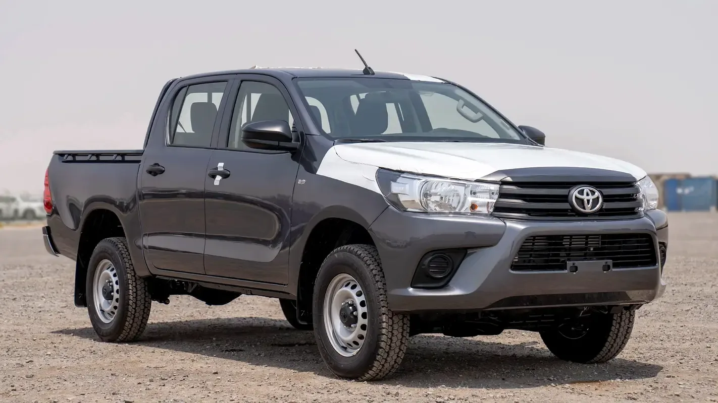 Toyota Hilux 2.4 MT 4WD (150 hp)