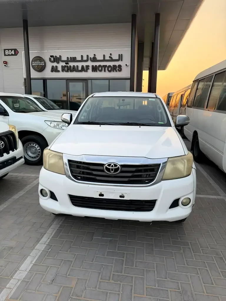 Toyota Hilux 2.5 MT (100 hp)