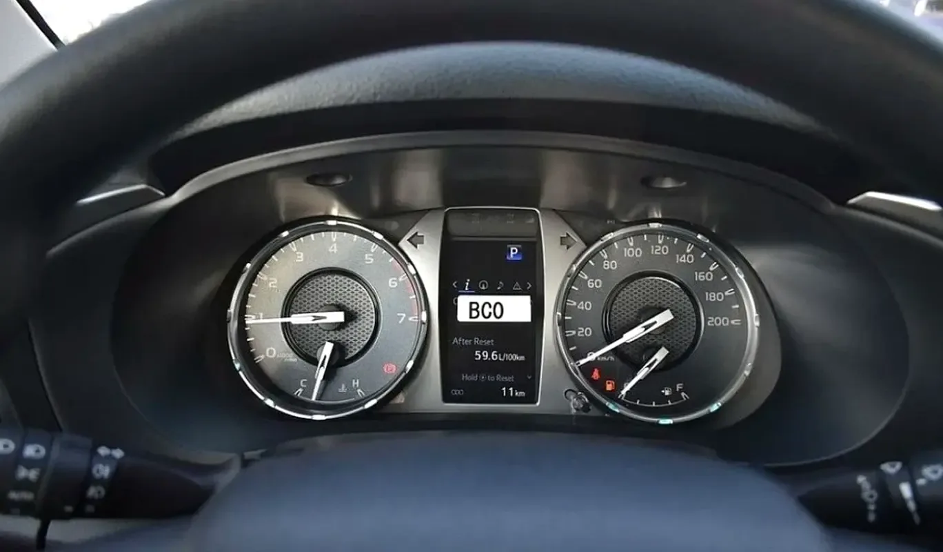 Toyota Hilux 2.7 AT RWD (166 حصان) - 9