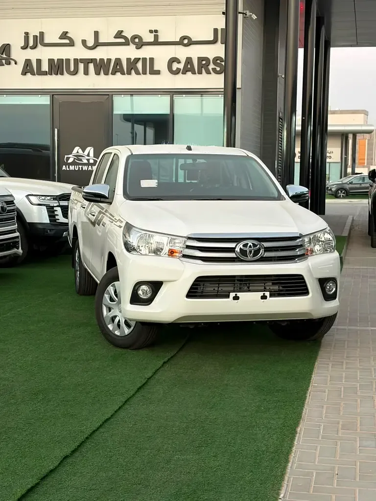 Toyota Hilux 2.7 AT RWD (166 hp)