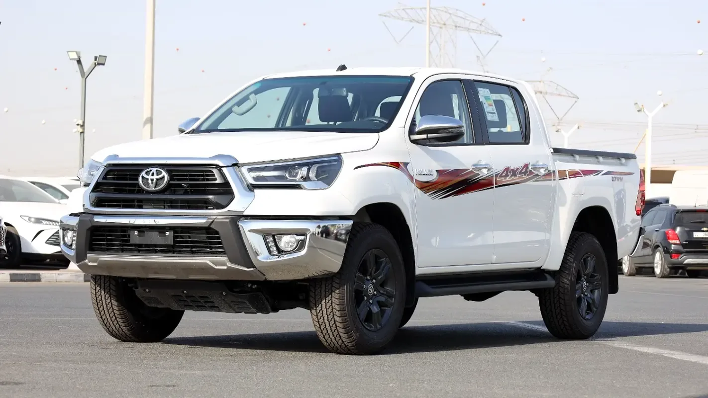 Toyota Hilux 2.7 AT RWD (166 حصان) - 2