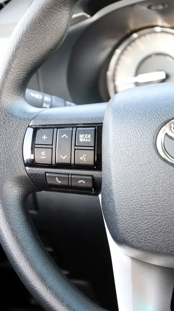 Toyota Hilux 2.7 AT RWD (166 حصان) - 15