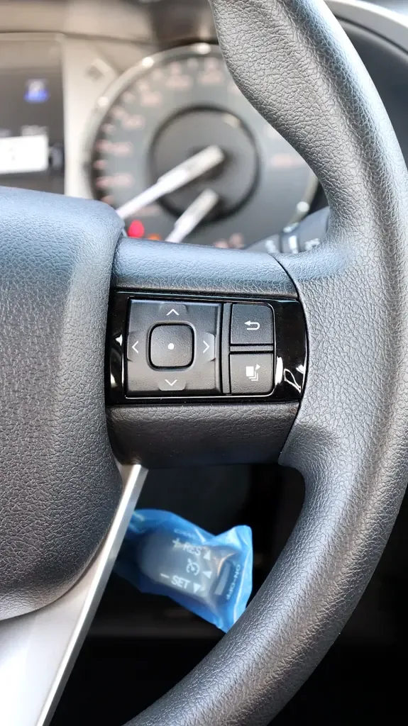 Toyota Hilux 2.7 AT RWD (166 حصان) - 16