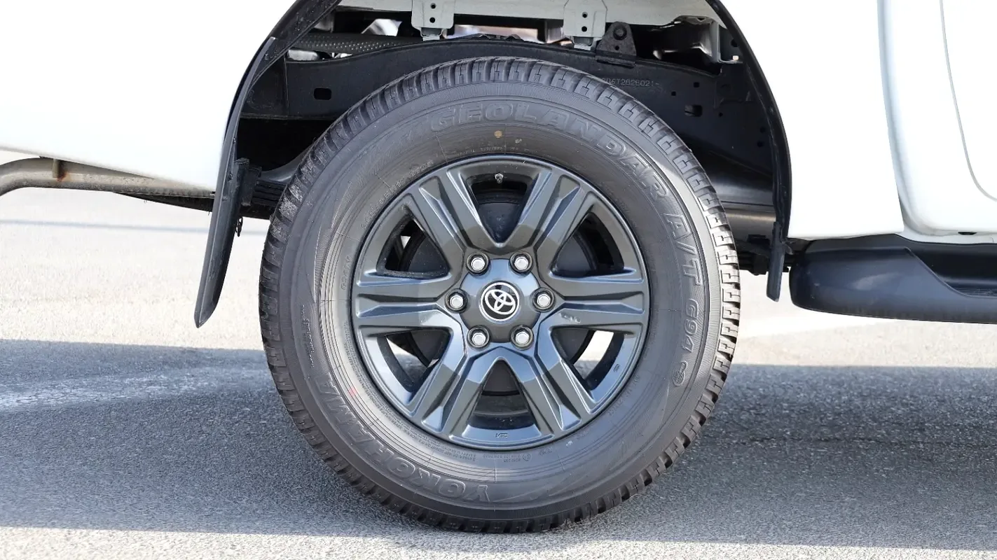Toyota Hilux 2.7 AT RWD (166 حصان) - 18
