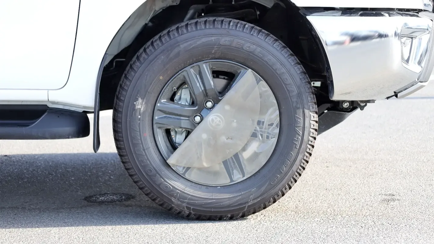 Toyota Hilux 2.7 AT RWD (166 حصان) - 19